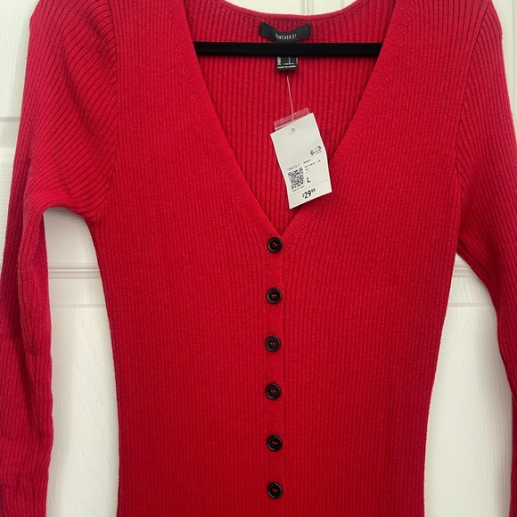 Cute red dress with black buttons. - Picture 3 of 4